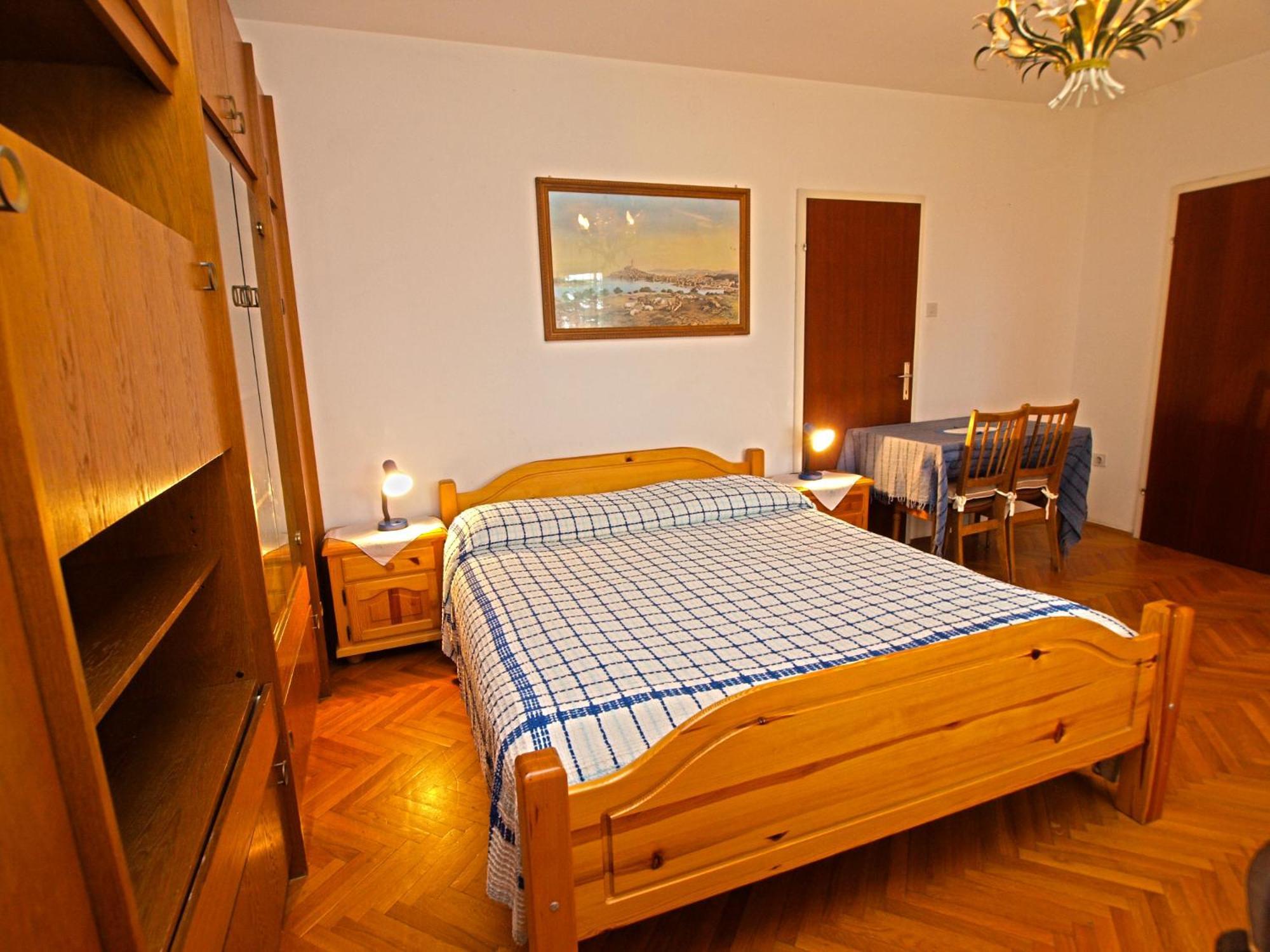 Rooms Milan 1370 Rovigno Esterno foto