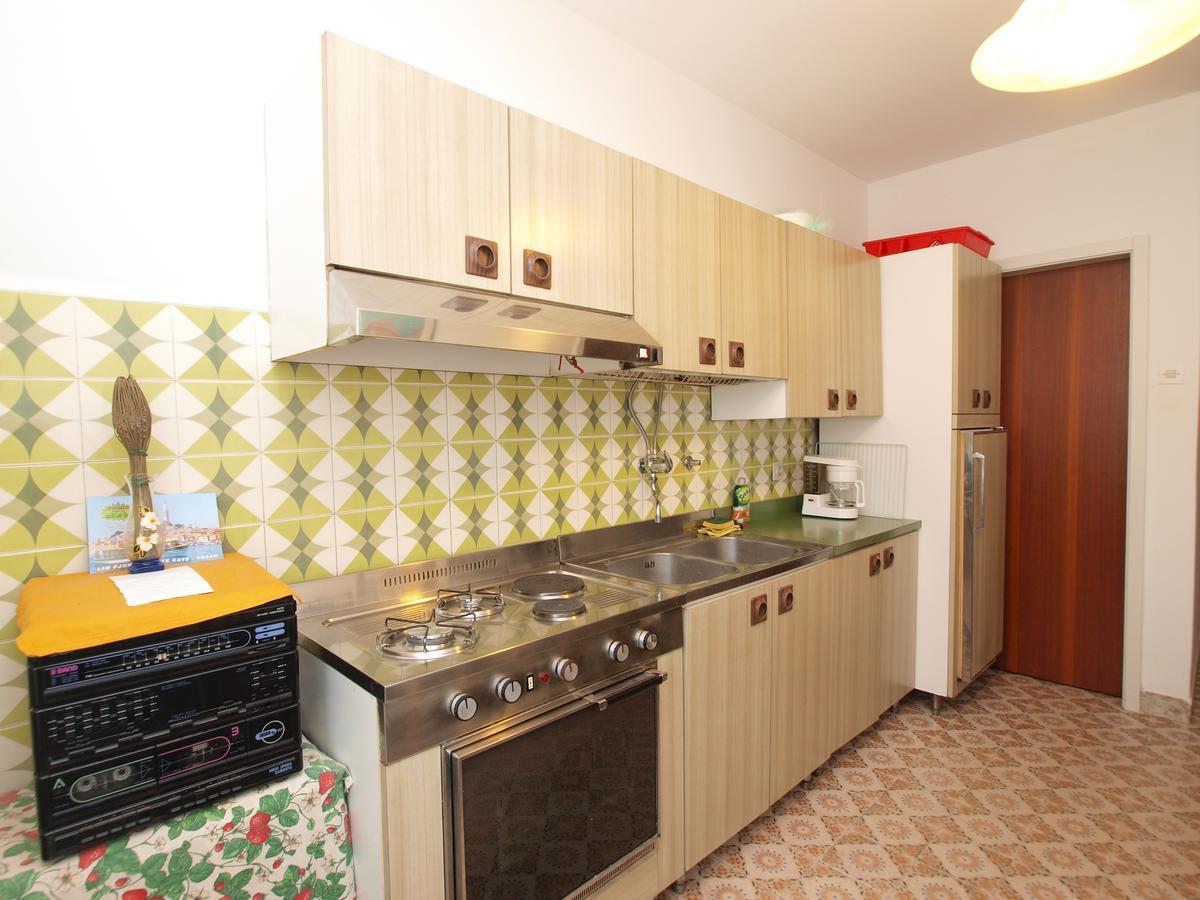 Rooms Milan 1370 Rovigno Esterno foto