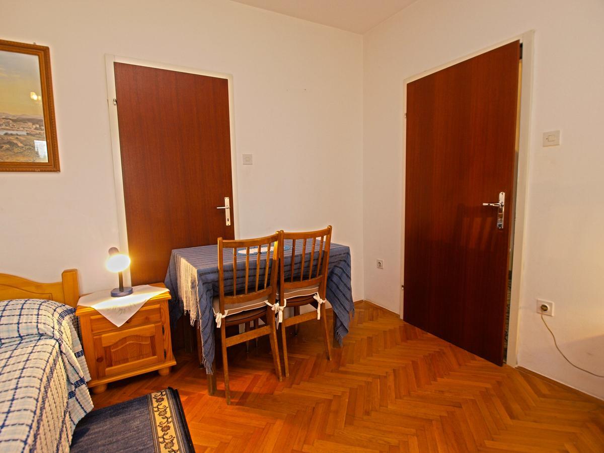 Rooms Milan 1370 Rovigno Esterno foto