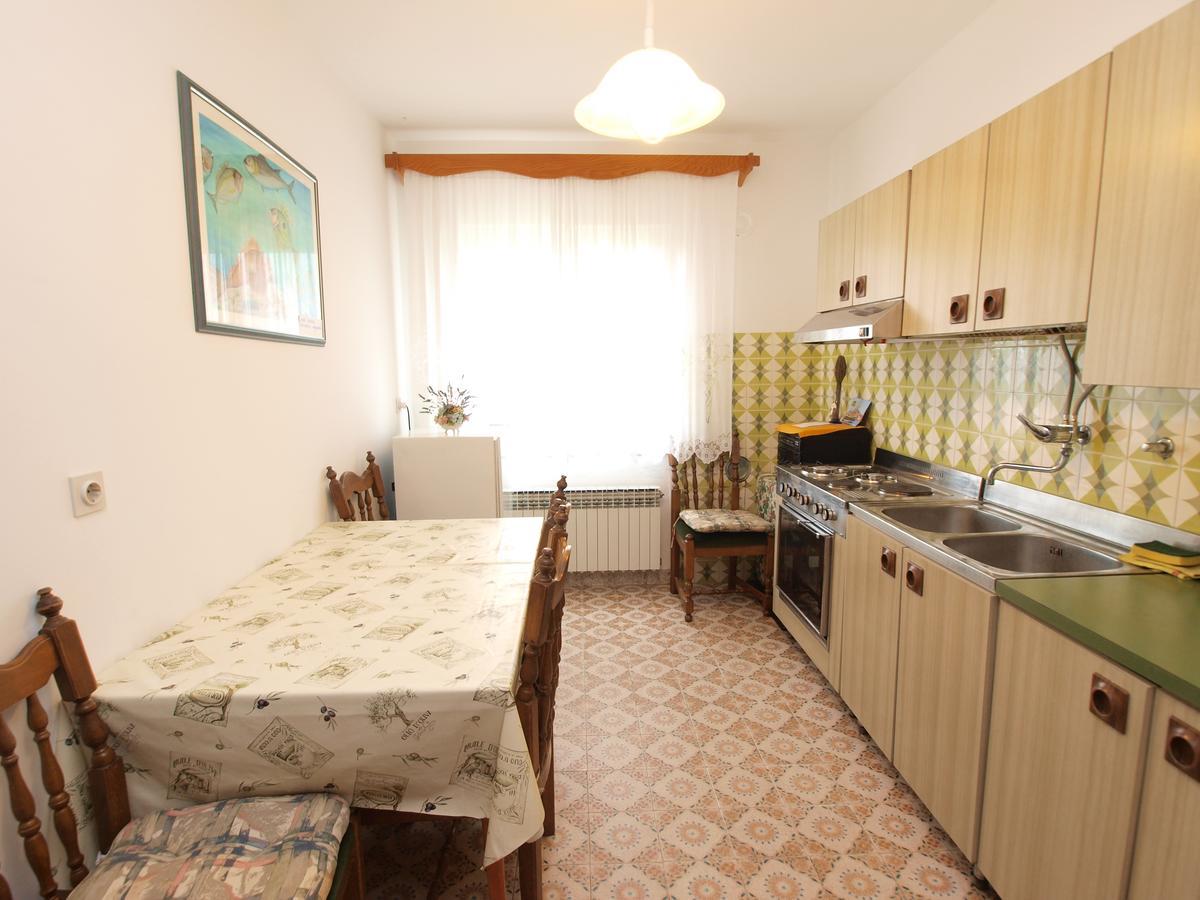 Rooms Milan 1370 Rovigno Esterno foto