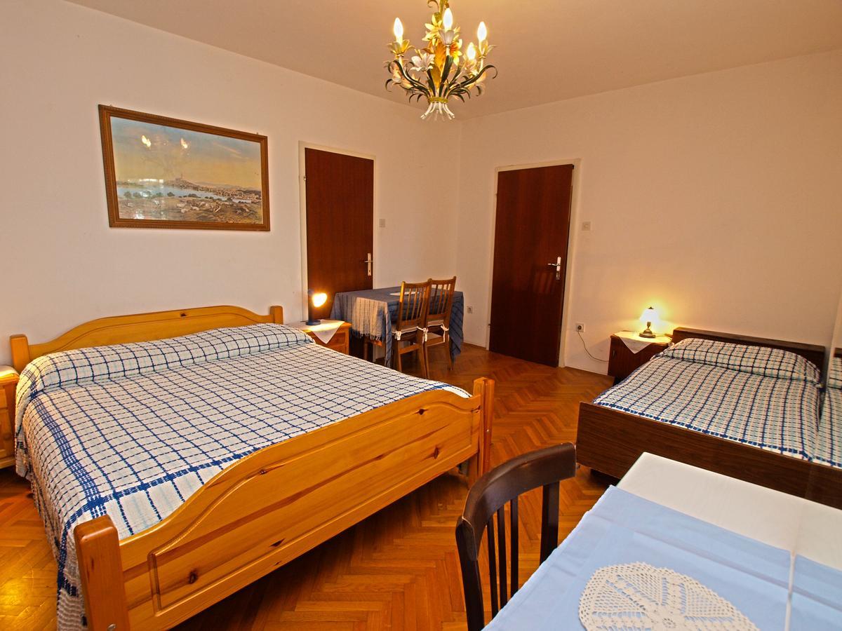 Rooms Milan 1370 Rovigno Esterno foto