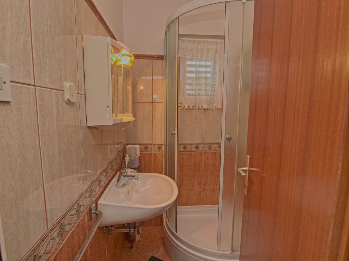 Rooms Milan 1370 Rovigno Esterno foto
