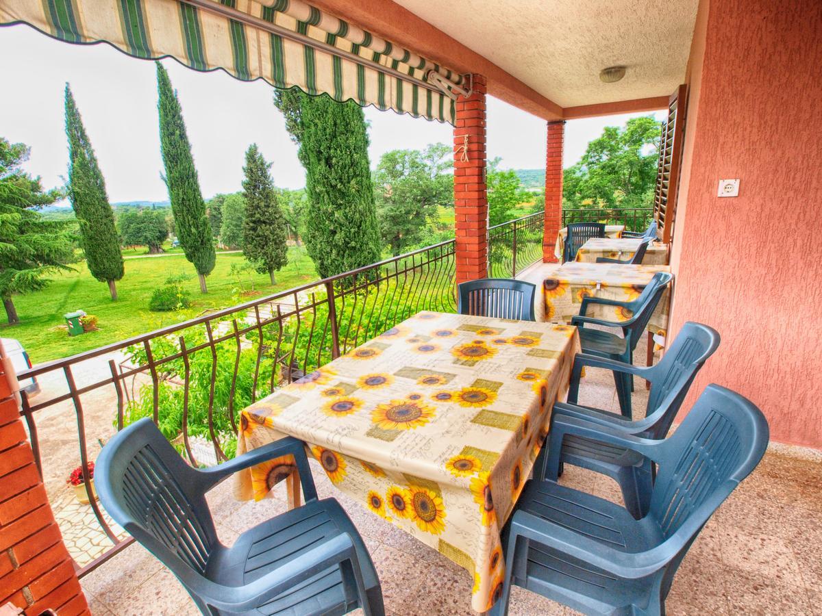 Rooms Milan 1370 Rovigno Esterno foto