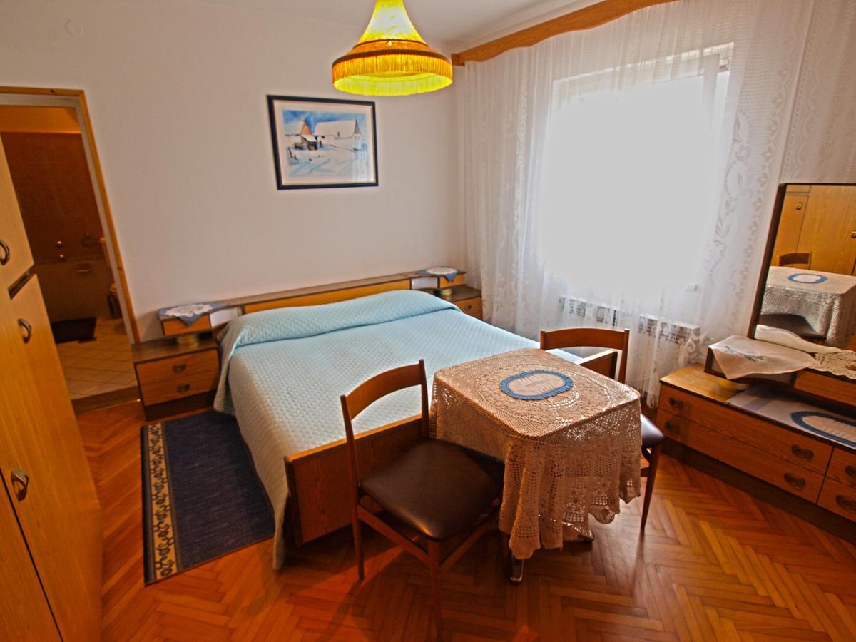 Rooms Milan 1370 Rovigno Esterno foto