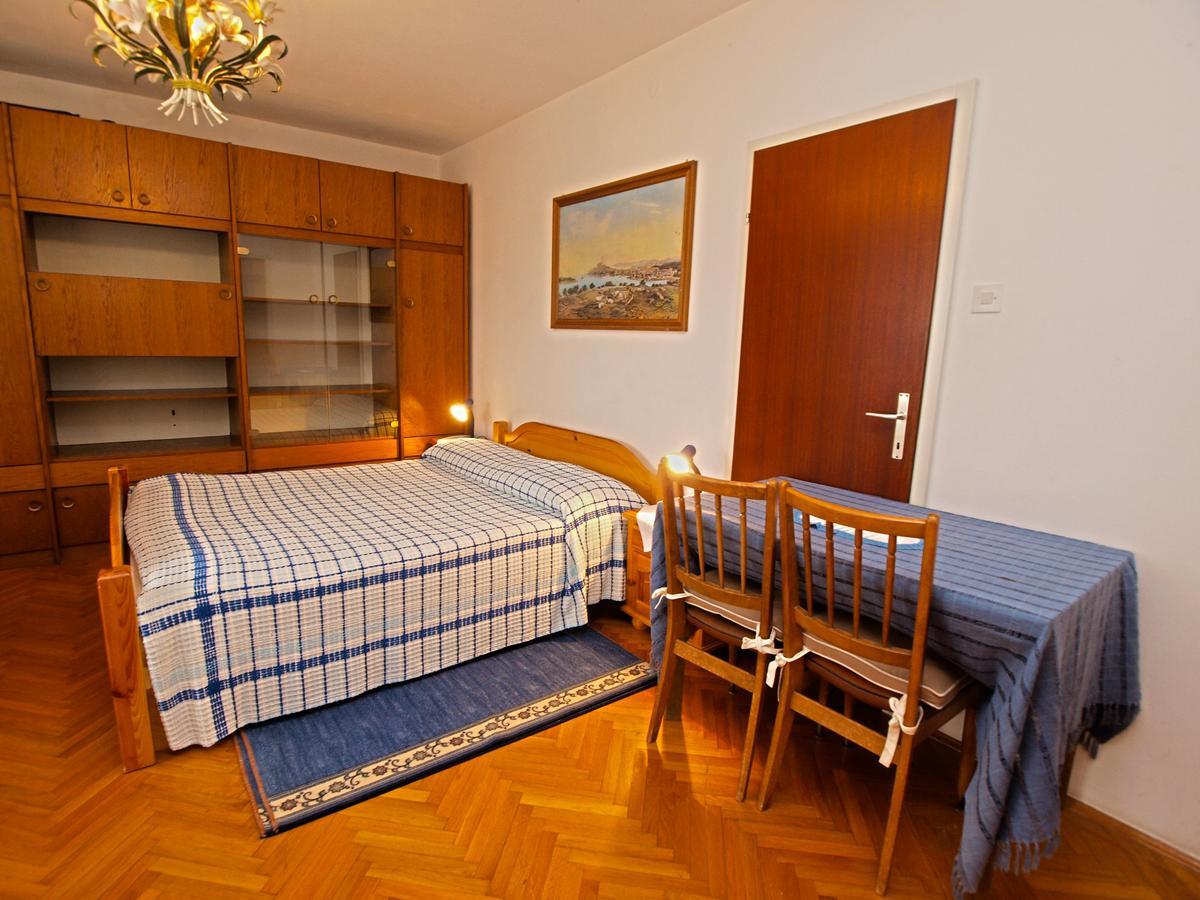 Rooms Milan 1370 Rovigno Esterno foto