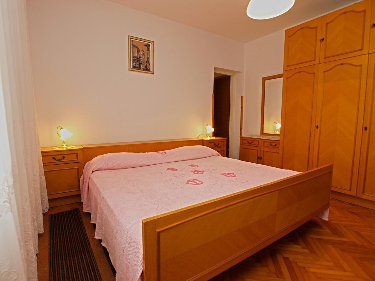 Rooms Milan 1370 Rovigno Esterno foto